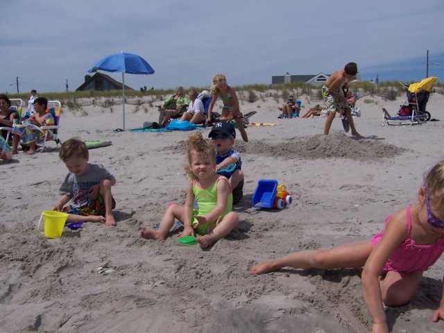 kidsonthebeach.jpg
